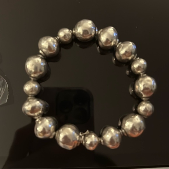 Silpada Atmospheric Distressed Bead Sterling Silver Stretch Bracelet - Picture 1 of 2